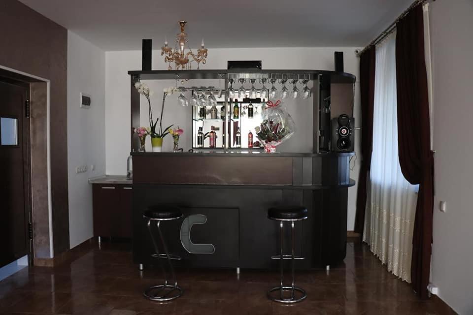 Pensiunea Maria Tania - Restaurant Mioveni Экстерьер фото